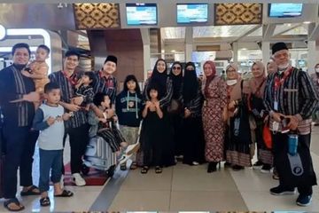 Tepis Gosip Masalah Rumah Tangga,  Teuku Ryan Pergi Umrah dengan Ria Ricis, Mohon Doa Dijauhkan dari Fitnah!