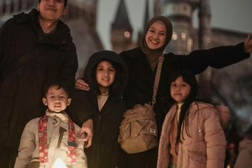 Meski Sudah Cerai, Natasha Rizky dan Desta Tetap Kompak Liburan Bareng Tiga Anaknya, Netizen: Rujuk Dong!