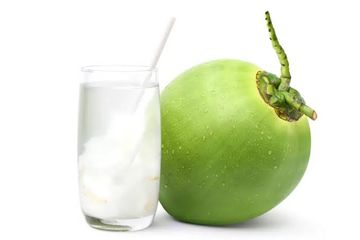 Baru Tahu, 7 Kelompok Ini Sebaiknya Jangan Minum Air Kelapa sipa saja