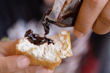 Menikmati Tahu Susu yang Lembut di Dalam dan Garing di Luar, Cek Lokasinya Biar Cepat Sampai!