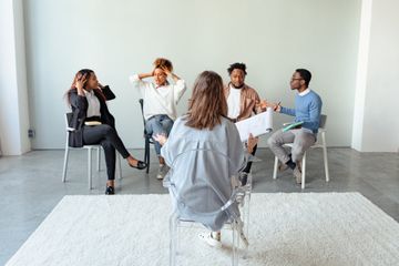 Beberapa quotes nasihat yang bisa menjadi panduan dan inspirasi bagi mereka yang berurusan dengan teman toksik atau toxic.
