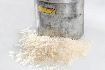Tak Ada Lagi Yang Namanya Kutu Dan Mudah Bau, Tambahkan Bahan Alami Ini Setiap Menyimpan Beras