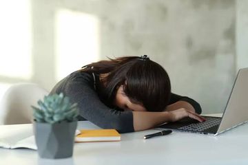 4 Cara Mengatasi Kurang Tidur Agar Tetap Fit, Lakukan Ini Setiap Pagi!