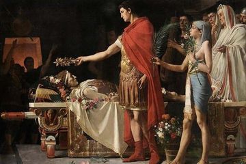 Kaisar Romawi kuno, Augustus disebut mematahkan hidung Aleksander Agung di makamnya.