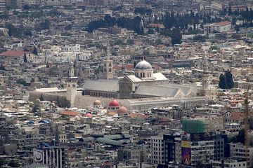 Masjid Agung Damaskus atau Masjid Umayyah yang berdiri di Kota Tua Damaskus, Suriah. Artikel ini mengupas tuntas latar belakang berdirinya Dinasti Umayyah sekaligus memahami dinamika politik pasca wafatnya Ali bin Abi Thalib.