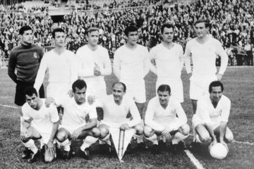 Real Madrid pada 1964. Di balik kemegahan Real Madrid, terjalin sejarah politik Spanyol yang kompleks. Artikel ini mengupas hubungan erat klub para pemimpin Negeri Matador. 