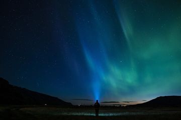 Ilustrasi aurora. Badai matahari picu aurora di berbagai belahan dunia! Amankah? Temukan jawabannya dalam artikel berikut ini.