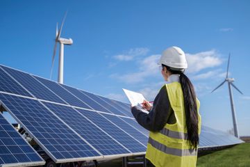 Artikel ini menjelaskan contoh energi alternatif dan definisinya, serta mengeksplorasi beragam aplikasinya dalam sejarah.
