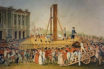Sejarah dunia diwarnai kisah tragis Marie Antoinette. Apa alasan sebenarnya ratu cantik ini dieksekusi? Temukan jawabannya di sini!