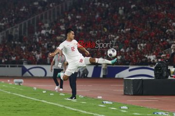 Pemain timnas Indonesia, Pratama Arhan, sedang menguasai bola saat bertanding di Stadion Utama Gelora Bung Karno, Senayan, Jakarta, Selasa (10/9/2024) malam.