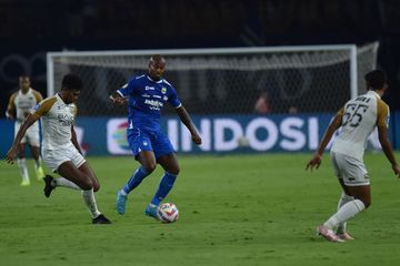 Gervane Kastaneer resmi menjalani debut bersama Persib Bandung dalam laga melawan Dewa United di laga pekan ke-19 Liga 1 2024/2025, di Stadion Gelora Bandung Lautan Api (GBLA), Bandung, Jumat (17/1/2025).