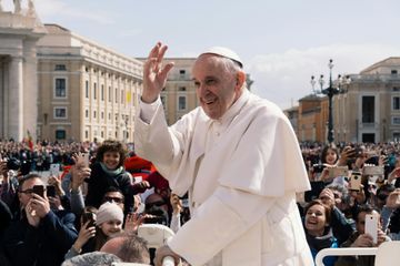 Paus Fransiskus meninggal pada hari Senin, di usia 88 tahun, di Casa Santa Marta, Vatikan. Apa yang terjadi setelah seorang Paus meninggal?