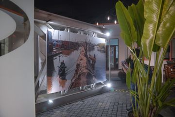 Living at the Urban Seafront: Potret Mendalam Kehidupan di Garis Batas Kota dan Laut