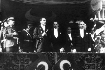 Mustafa Kemal: Biografi, Asal Usul Gelar ‘Atatürk’, dan Makam Aslinya