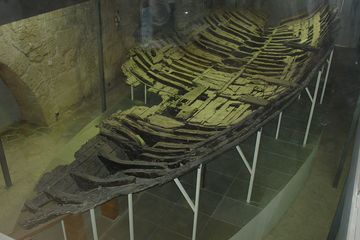 Selain Titanic, ada banyak bangkai kapal yang terkenal dari dunia kuno. Banyak teka-teki sejarah terpecahkan dengan penemuan bangkai kapal tersebut.