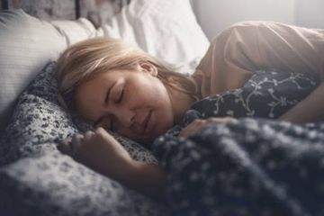 Mengapa Sebaiknya Kita Tidur Miring? Ini Penjelasan Ilmiahnya