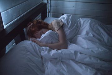 Amankah Menutup Mulut dengan Selotip saat Tidur untuk Mengatasi Dengkuran?