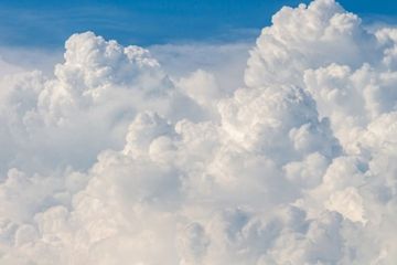 Bagaimana Mikroplastik Bisa Masuk ke Awan dan Memengaruhi Cuaca?