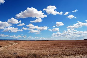 Apa yang Menyebabkan Bentuk Awan Berbeda-beda?