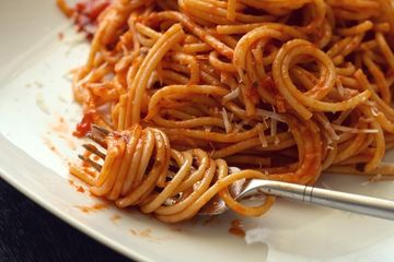Seorang Mahasiswa Tewas setelah Makan Pasta yang Sudah Didiamkan Selama Lima Hari