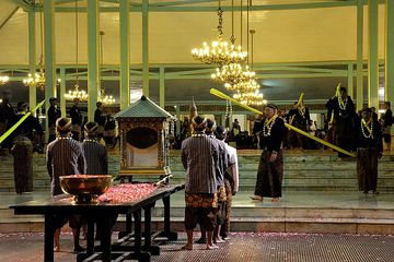 Sejarah Kalender Jawa: Malam Satu Suro yang Bertepatan dengan Tahun Baru Islam