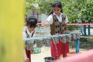 Ubah Sampah Jadi Alat Belajar, Sekolah di NTT Raup Hadiah Rp650 Juta