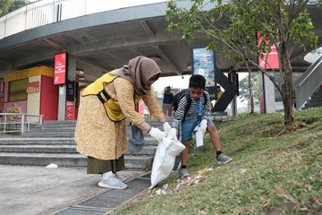 City Clean Up: Saat Para Pahlawan Cilik Beraksi Bersihkan Taman Literasi