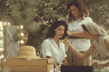 6 Adegan Video Klip Taylor Swift 'Wildest Dreams' Mirip Sama 'Blank Space'