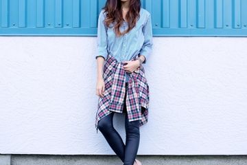 Tips Mix And Match Legging Dengan Atasan Denim