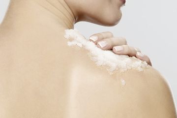 Scrub Membuat Kulit Keriput?