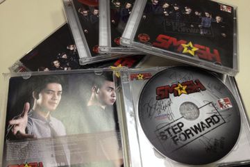 Pemenang Kuis CD Step Forward Bertandatangan SM*SH
