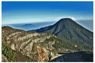 Libur HUT RI, Pendakian Gunung Gede Pangrango Masih Ditutup