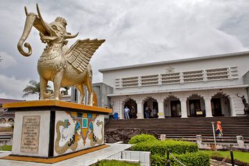 Patung Lembuswana di depan Museum Mulawarman, Tenggarong - Kutai Kartanegara, Kalimantan Timur.