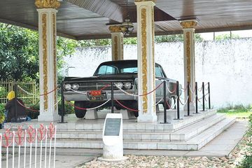 Mobil yang digunakan oleh Jenderal Achmad Yani yang dapat disaksikan di Lubang Buaya, Jakarta.