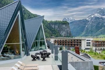 Aqua Dome, Resor Cantik Berpagar Pegunungan Alpen