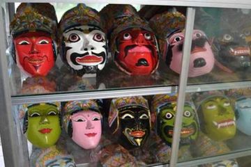 Topeng Malang yang Tergerus Zaman