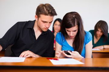 Mahasiswa Tingkat Akhir Terbukti <em>Nyontek</em> Pakai iPad