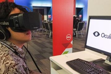 Menjajal headset VR Occulus Rift.