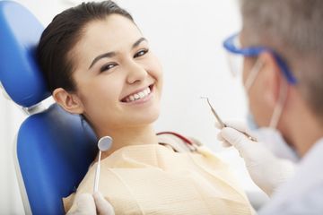 Seberapa Penting Menggunakan &lt;i&gt;Dental Floss&lt;/i&gt;?