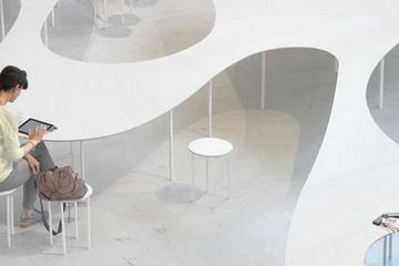 Cloud Table, Meja Kerja Lengkap dengan <em>Charger</em> Nirkabel