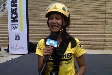 Mahasiswi Ini Berkesempatan Meluncur dari Puncak Monas