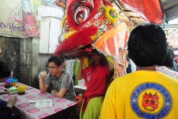 Sang Penghalau Roh Jahat yang Kini Turun Mengamen 