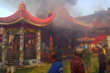 Kelenteng Tertua di Banyuwangi Terbakar