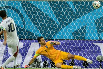 Mengapa Kiper Cenderung Blunder Saat Penalti?