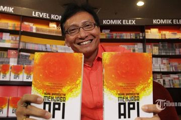 Jakob Oetama: Menjaga Api Jauh dari Kesan Menggurui