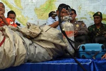 Lewat Ketiga Benda Ini Basarnas Pastikan Serpihan Milik AirAsia QZ8501