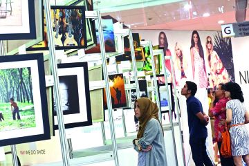 Ikuti Festival Fotografer dan Seniman Lukis di Surabaya