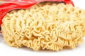 Jangan Makan Mi Instan Ketika Sahur!