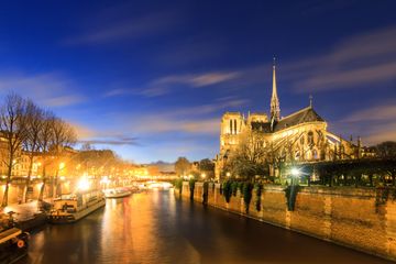 Sungai Seine, Menara Eiffel dan Romantisme Paris