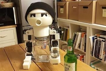 Peneliti Kesepian Ciptakan Robot Mabuk untuk Teman Minum